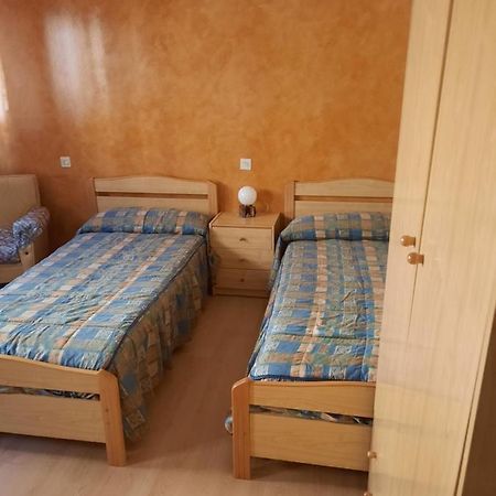 Habitaciones Pension El Parque Sabinanigo Bagian luar foto
