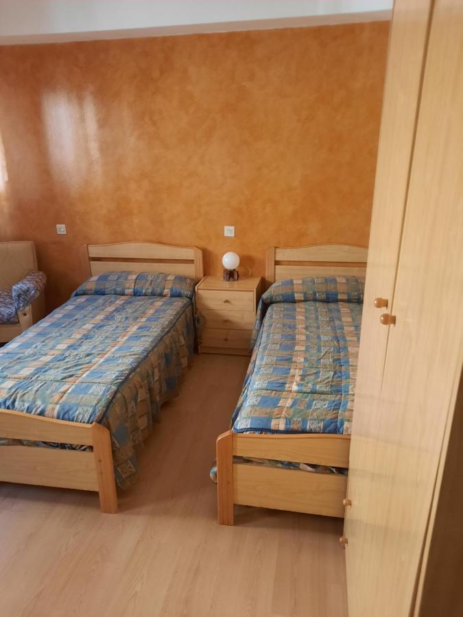 Habitaciones Pension El Parque Sabinanigo Bagian luar foto