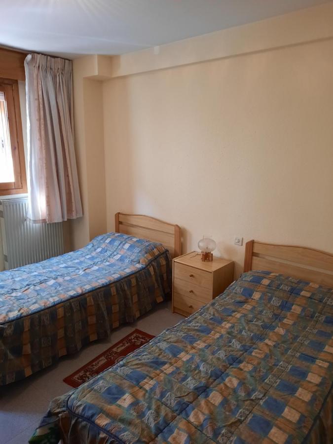 Habitaciones Pension El Parque Sabinanigo Bagian luar foto