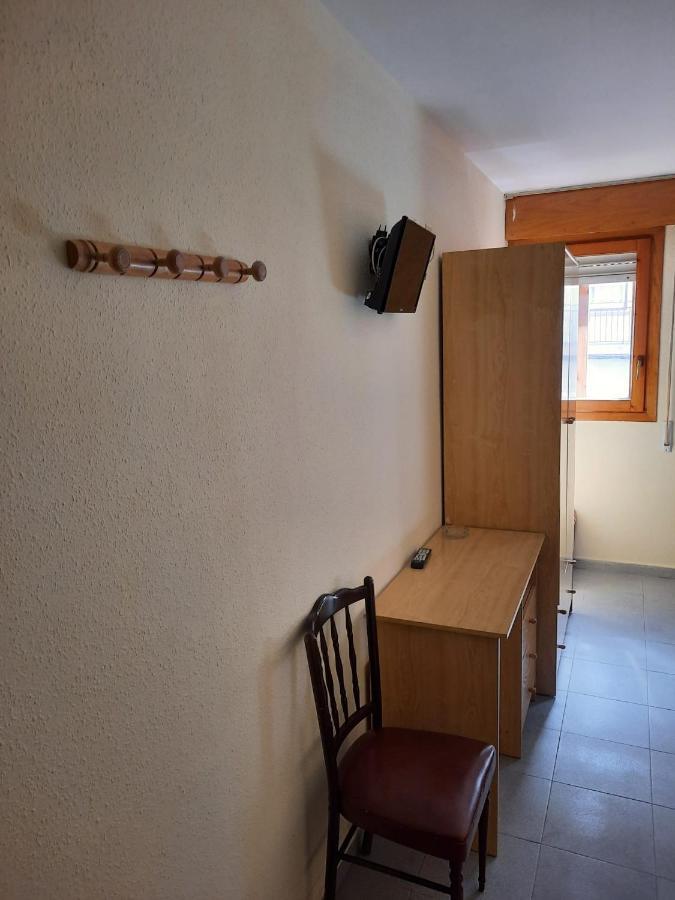 Habitaciones Pension El Parque Sabinanigo Bagian luar foto