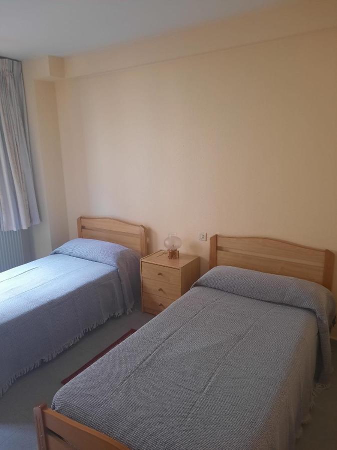 Habitaciones Pension El Parque Sabinanigo Bagian luar foto